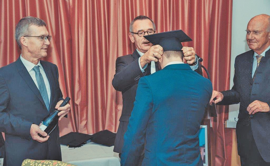 Bereits 300 Zahnärzte haben den Master berufsbegleitend absolviert.