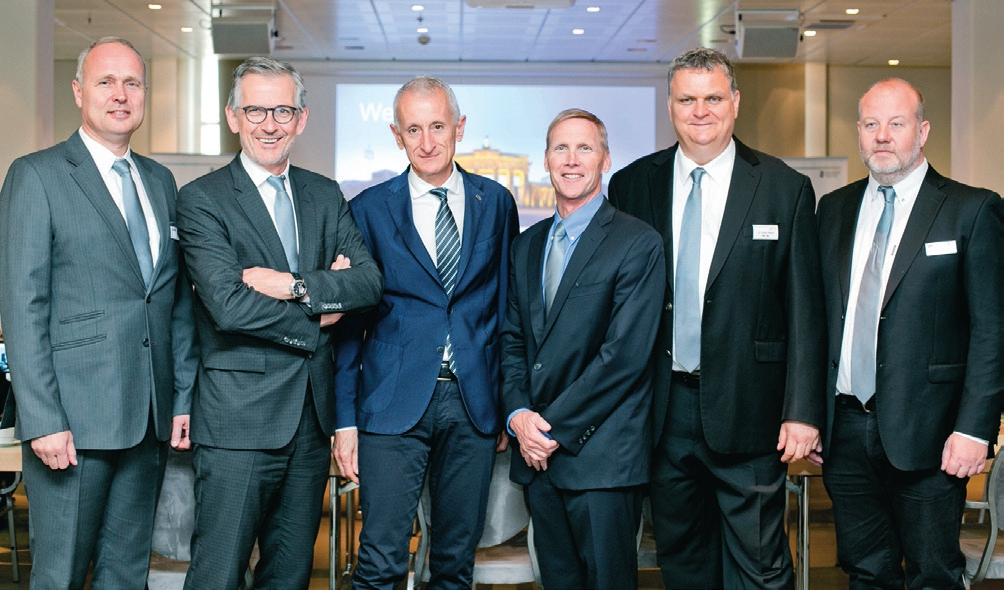Die Redner bei der Pressekonferenz (von links): Björn Delin, D.D.S. Vice President Global Platform Implant Systems, Dominique Legros, Senior Vice President Technologies and Equipment Segment, Dr. Marco Degidi, Oralchirurg aus Italien, Don Casey, Chief Executive Officer, Dr. Karsten Wagner, Global Director Platform Implant Systems Ankylos/Xive, und Johan Falk, Senior Project Manager Research & Development.