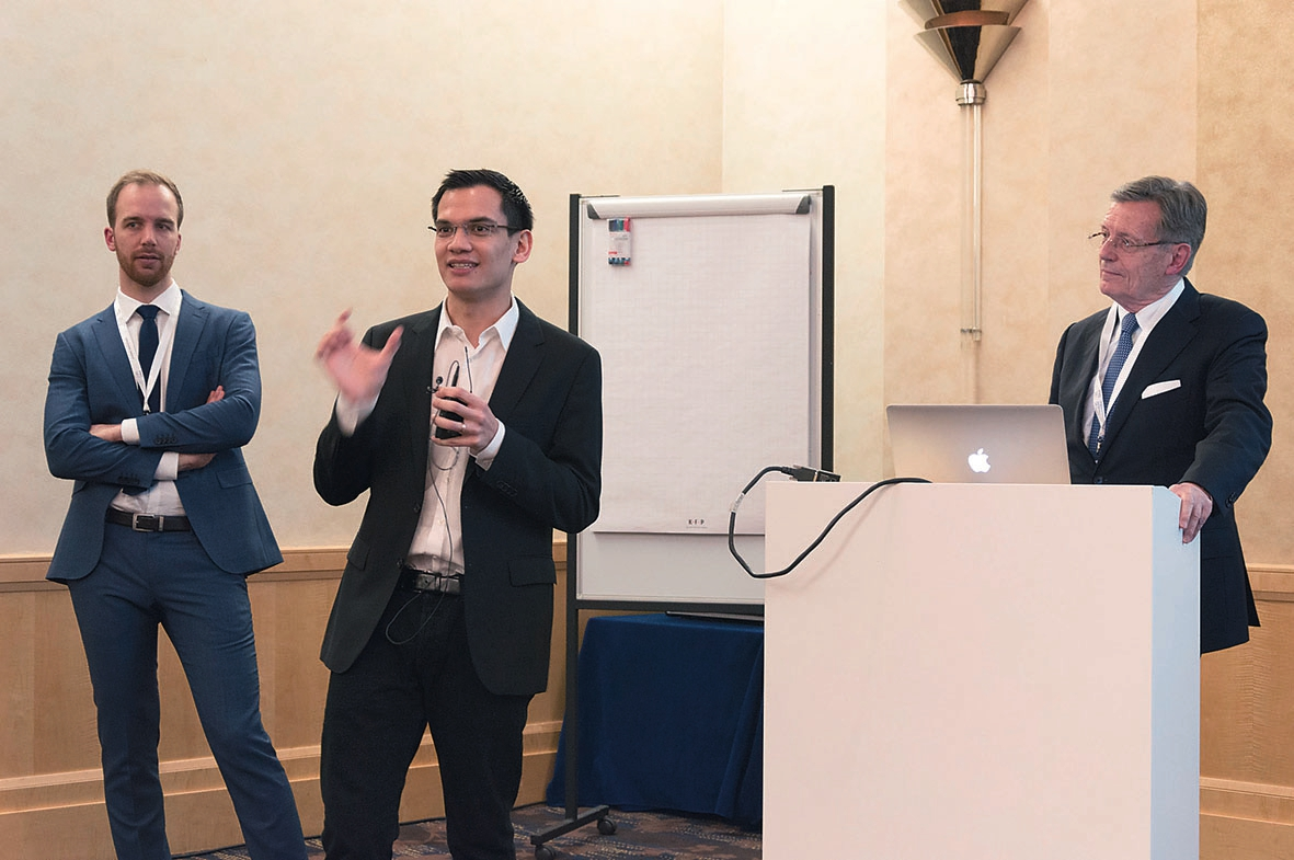 PD Dr. Benedikt Spies, Dr. Marc Balmer und Prof. Dr. Dr. h.c. Jörg Strub (von links) bei der interaktiven Diskussion mit dem Publikum.