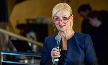 Dr. Angelika Brandl-Naceta-Susic, Vorsitzende des Verbandes deutscher Zahnärzte gratuliert dem VDDS zum 25-jährigen Jubiläum.