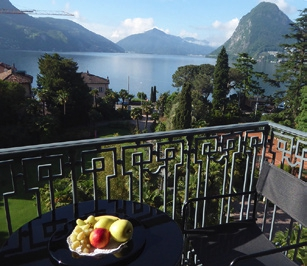 Blick vom Balkon des Zimmers über den Luganer See.