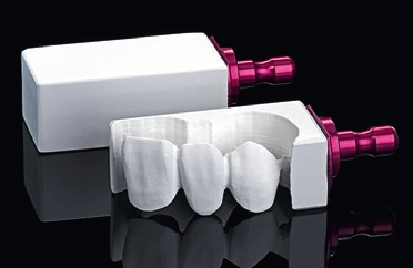 Abb. 3: priti®multibloc ZrO2 multicolor High Translucent von pritidenta.