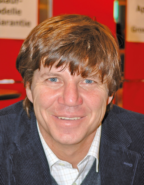 Abb. 3: Dr. Ernst Fuchs-Schaller, Vater des „Bonemanagements“, entwickelte 1997 die MIMI II-Technik und inserierte in über 10.000 Operationen erfolgreich Implantate in schmale Kieferkämme, immer „mit der Natur arbeitend – nicht gegen sie“.