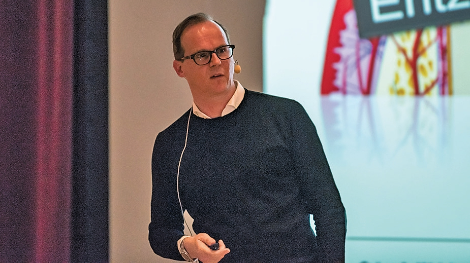 Prof. Dr. Dr. Ralf Smeets stellte aktuelle Erkenntnisse rund um das periimplantäre Weichgewebe dar.