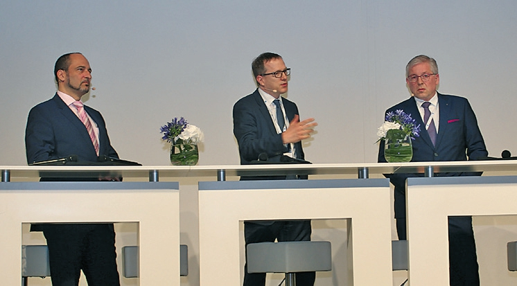 Pro und Kontra Biomaterialien (von links): Prof. Dr. Bilal Al-Nawas, Prof. Dr. Franz-Josef Kramer und Prof. Dr. Dr. Hendrik Terheyden.