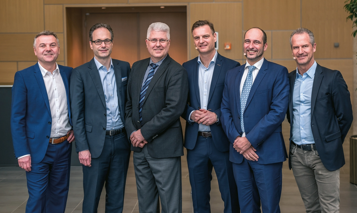 Die Referenten des Forums „Markt & Strategie“ (von links): Thomas Kreuzwieser, Sections Manager ITI Section Deutschland sowie Leiter Kliniken und Wissenschaftliche Kooperationen Straumann Deutschland, Frank Hemm, Head Customer Solutions Straumann Group, Kongresspräsident und Chairman ITI Section Deutschland Prof. Dr. Dr. Johannes Kleinheinz, Universität Münster, Holger Haderer, Geschäftsführer Straumann Group Deutschland, Prof. Dr. Dr. Bilal Al-Nawas, Universität Mainz, und Marco Gadola, CEO Straumann Group.