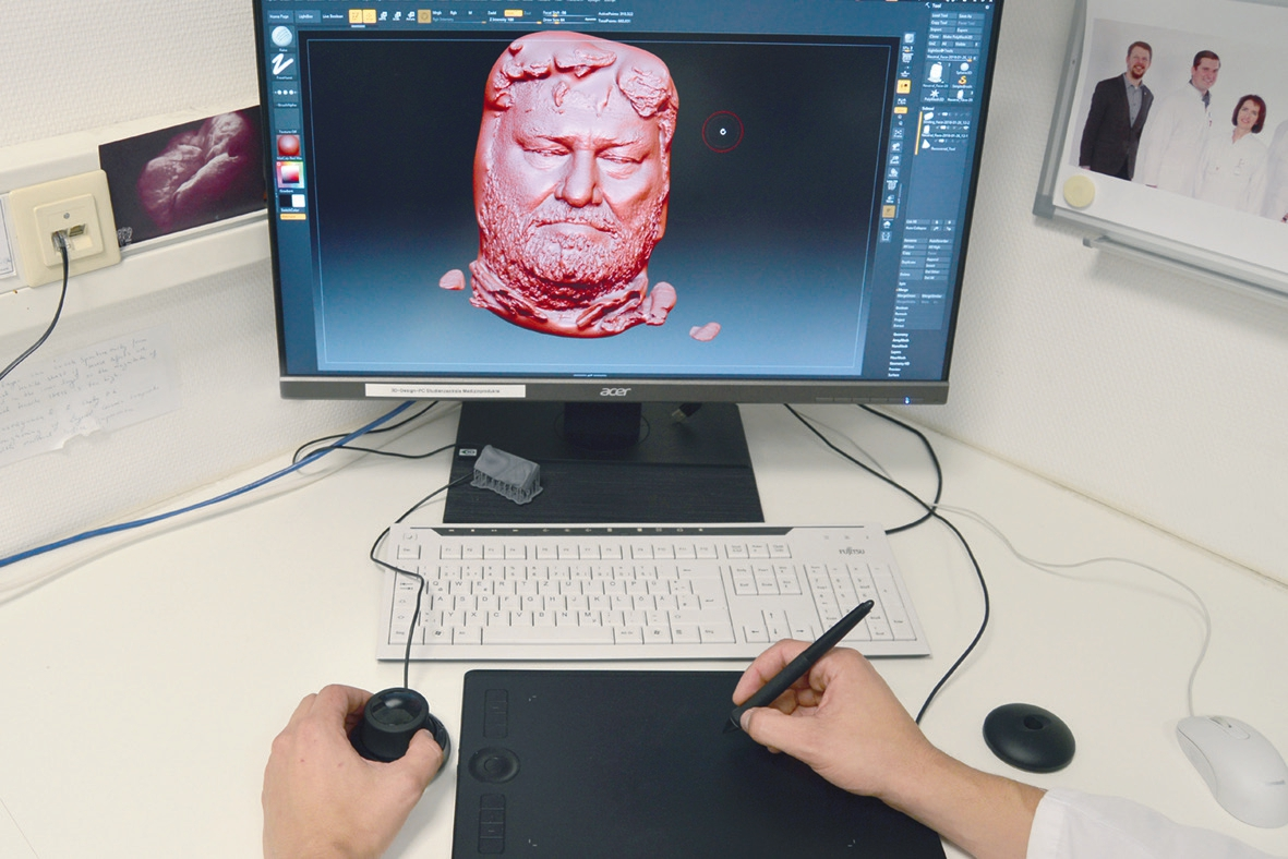 Abb. 4: Digitale Modellationen (CAD) erfolgen in der Regel mithilfe einer 3D-Mouse (links) und eines Touchpads mit Stift (rechts).