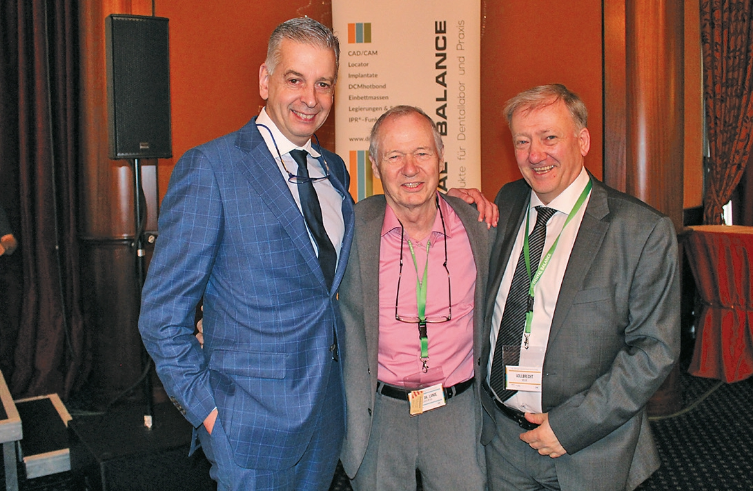 Abb. 4: Seit dem 1. Dental-Gipfel ein eingespieltes Team: Helge Vollbrecht (rechts) mit den Moderatoren ZTM Carsten Müller (Leipzig, links) und Prof. Dr. Klaus-Peter Lange (Berlin).