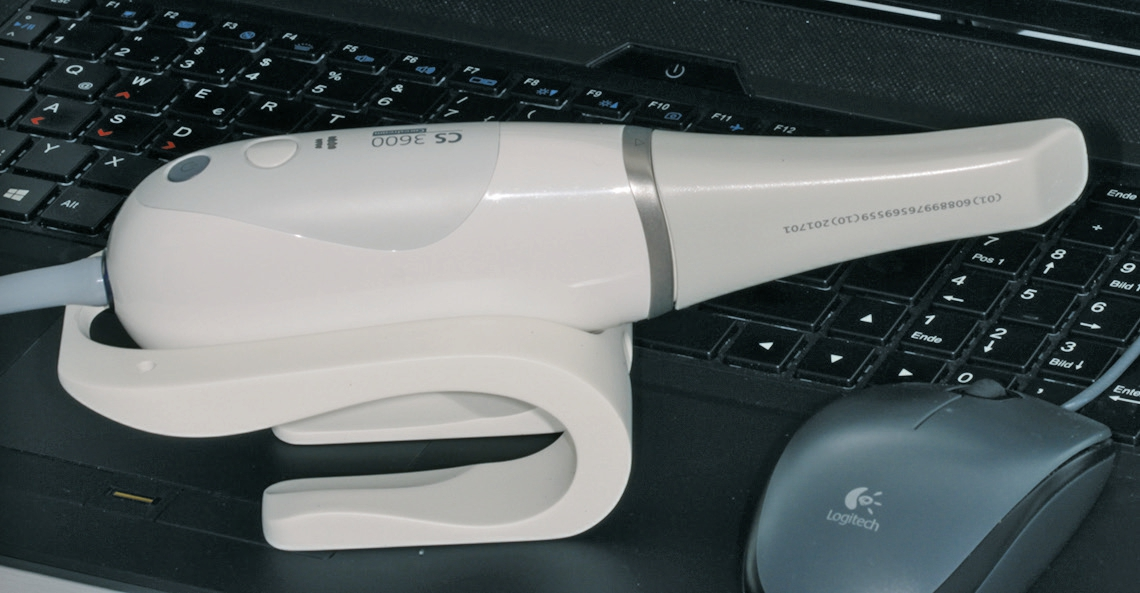 Abb. 3: Intraoralscanner Carestream CS 3600.