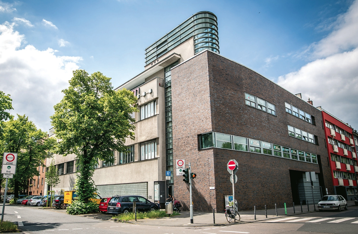 Außenansicht des EUFH Hochschulgebäudes.