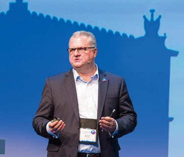 Albrecht Merklein, Director ConnectDental and Special gab einen Ausblick auf die Trends 2017 in den Bereichen Hygiene, CAD/CAM und Laser.