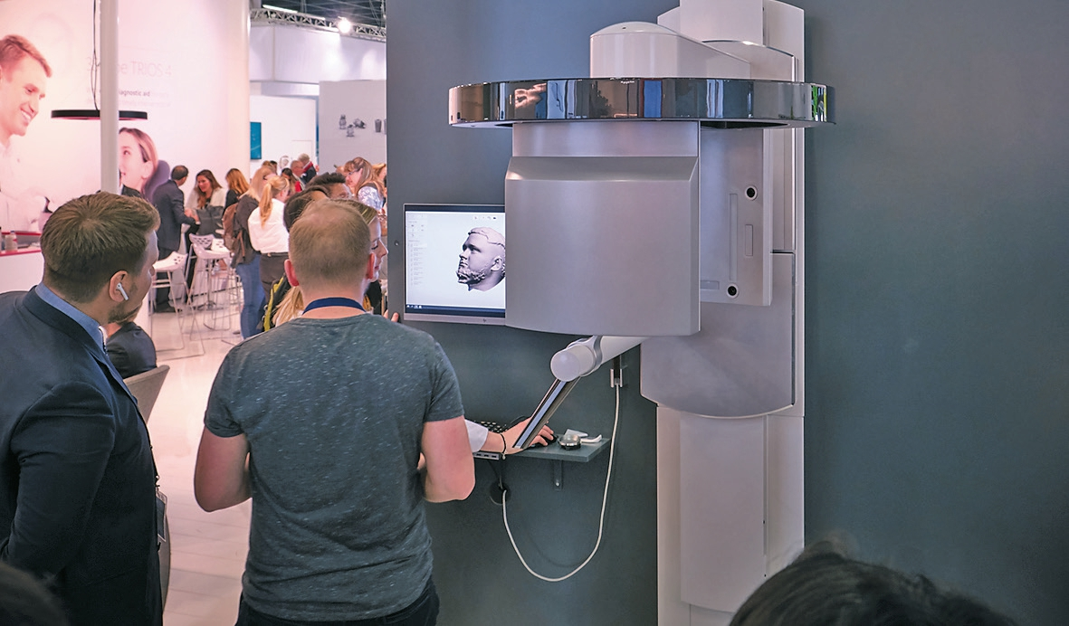 Abb. 5: Auch der Facescan wird zunehmend in den Prozessketten etabliert; hier am Stand von 3Shape.