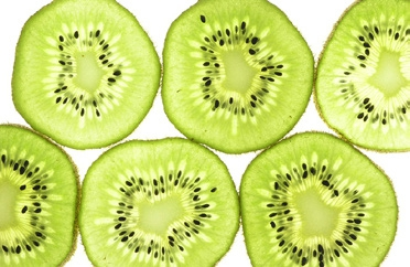 Abb. 5: Kiwis sind reich an Vitamin C und sekundären Pflanzenstoffen und reduzieren nachweislich parodontale Entzündungen.