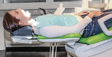 Abb. 7: Okklusionsebene des Unterkiefers bei einem 45°-Winkel mit optimaler Unterstützung des Kopfes und Nackens des Patienten.