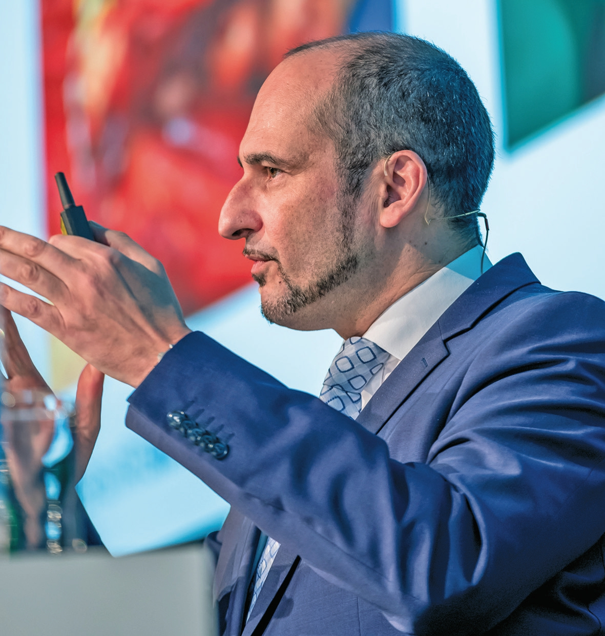 Prof. Al-Nawas: „Der Chirurg der Zukunft wird sich mit dem Überweiser abstimmen und unter Einsatz des 3D-Planungssystems die entsprechende Bohrschablone chairside ausdrucken.“