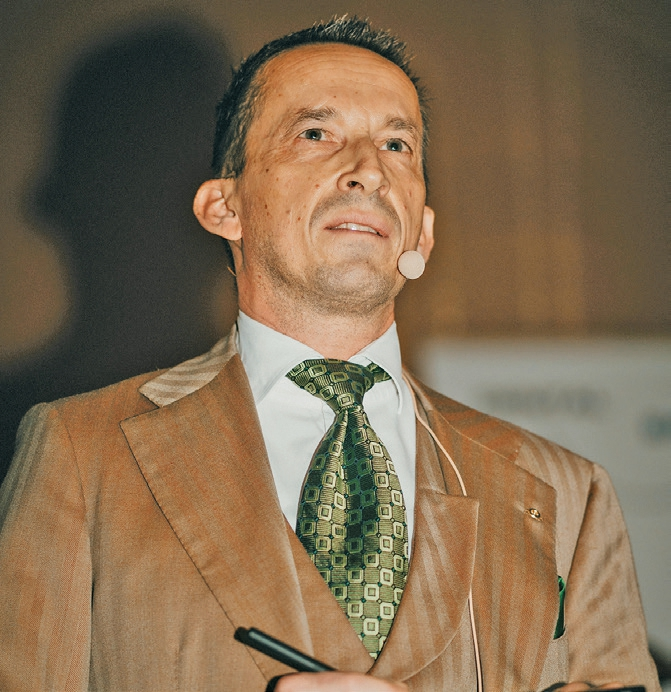 Dass man aus Misserfolgen immer etwas lernen kann und wie „Implantologie in hübsch“ geht, das zeigte Dr. S. Marcus Beschnidt.