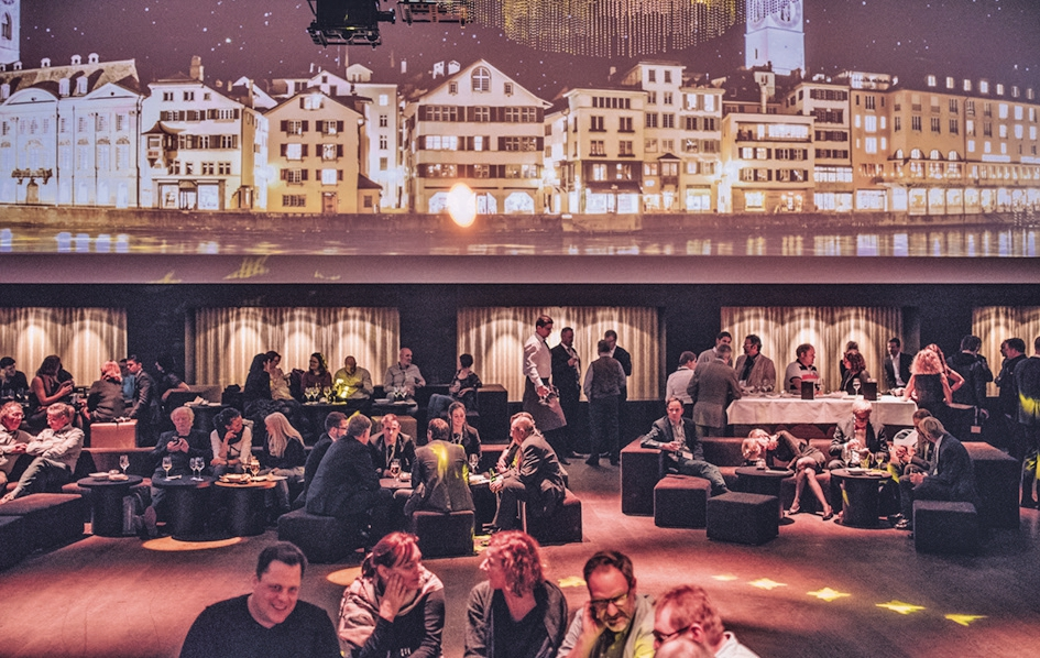 Abb. 10: Die 360-Grad-Panorama-Projektionen in der Feier-Location AURA sorgten für eine tolle Atmosphäre.