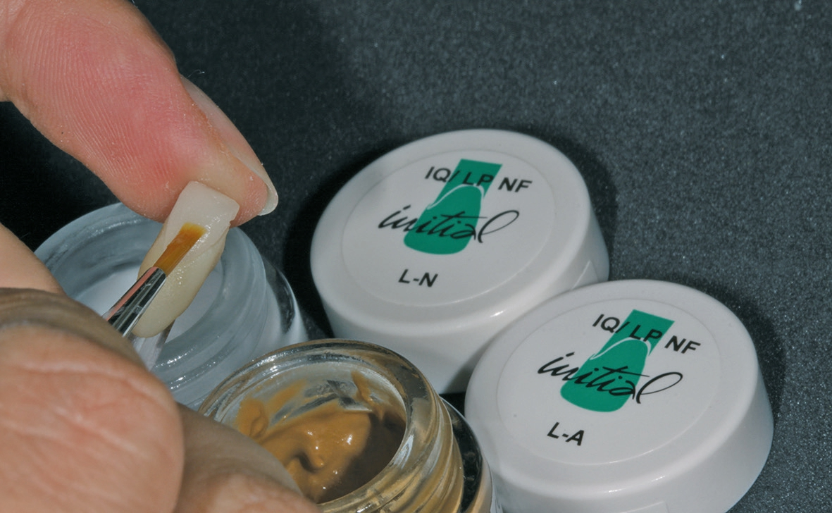Abb. 15: Die GC Initial Lustre Pastes NF sind mit allen GC Initial-Keramiken kompatibel.