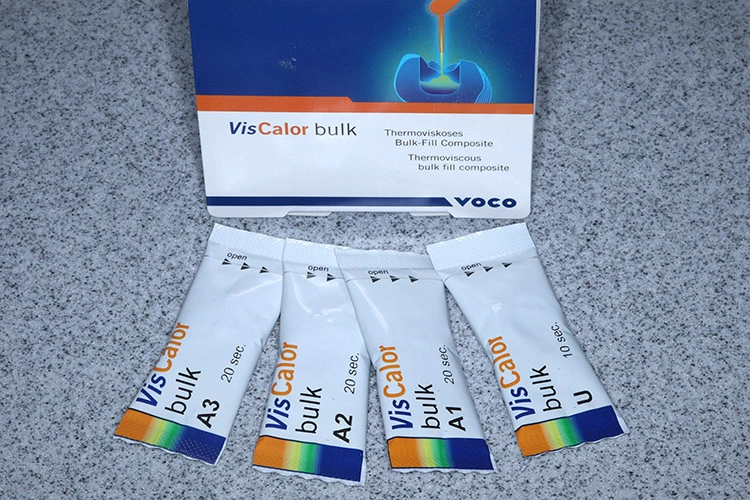 Abb. 13: Die 4 verschiedenen Farbvarianten des VisCalor® bulk-Materials. Neben einem universellen Farbton stehen A1, A2 und A3 zur Auswahl.