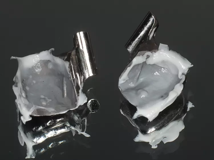 Abb. 16: Fließsilikonprobe der fertigen Adhäsivattachments.