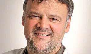 Univ.-Prof. Dr. Dr. Norbert Krämer berichtet in seinem Vortrag über die neue Volkskrankheit Kreidezähne.