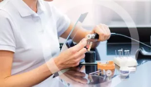 Von Produktlösungen bis zu Services: Der neue Laborkatalog zeigt das gesamte Leistungsspektrum von Kulzer.