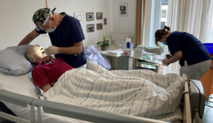 Abb. 1: Mobilisiert oder liegend, das Setting hat Einfluss auf die Therapiefähigkeit
und die Intensität der Therapie.