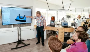 Peter Pietsch zeigt, wie eine oder auch mehrere Schienen gleichzeitig in der cara Print CAM Software korrekt platziert werden.
