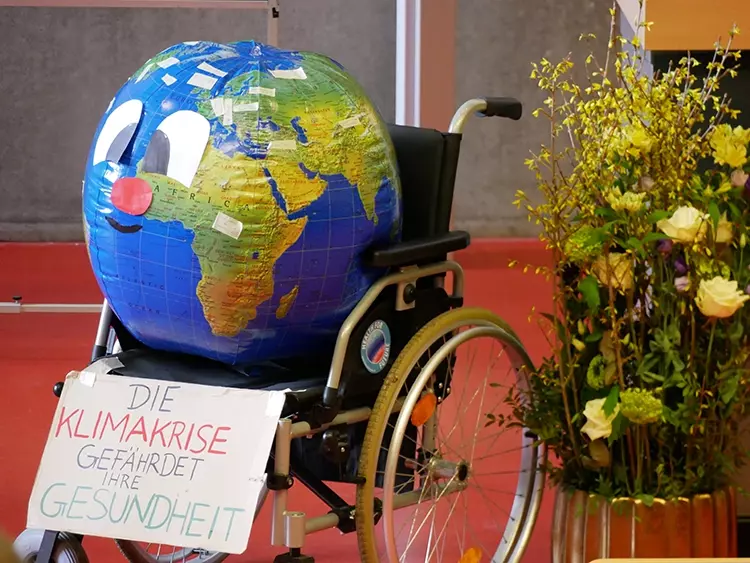 Abb. 1: Patient Erde: Die menschliche Gesundheit hängt von der „Gesundheit“
des Planeten ab.
