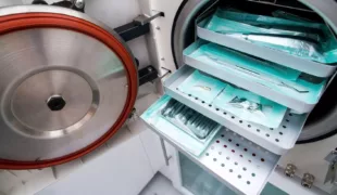 Die Anforderungen an eine optimale Praxishygiene gerecht zu werden ist zeit- und kostenaufwendig.