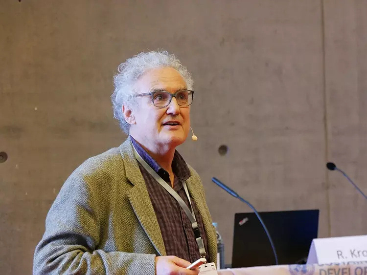 Abb. 2: Der „Erfinder“ der Klimasprechstunde Dr. Ralph Krolewski berichtete
über seine Erfahrungen mit einer klimasensiblen Patientenansprache.
