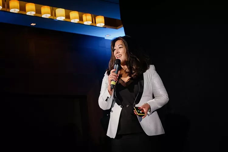 Abb. 5: Sari Purnamasari, Business Unit Manager GP DACH bei Align Technology, informierte die Fachpresse zu neuen Entwicklungen von Align Technology.