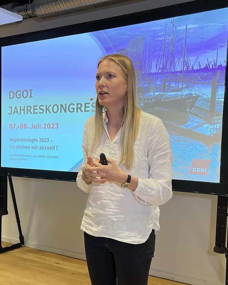 Abb. 7: Dr. Tabea Flügge, Berlin, referierte in der Reihe
„Die 10 häufigsten Fehler zum Thema…“ über die digitale
Implantatplanung.