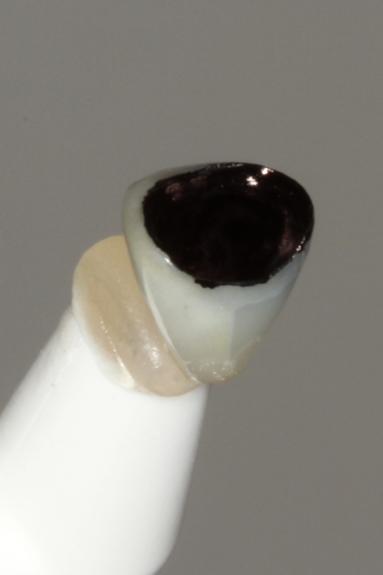 Abb. 16: Farbliche Markierung der abzustrahlenden Fläche mit einem Permanentmarker.