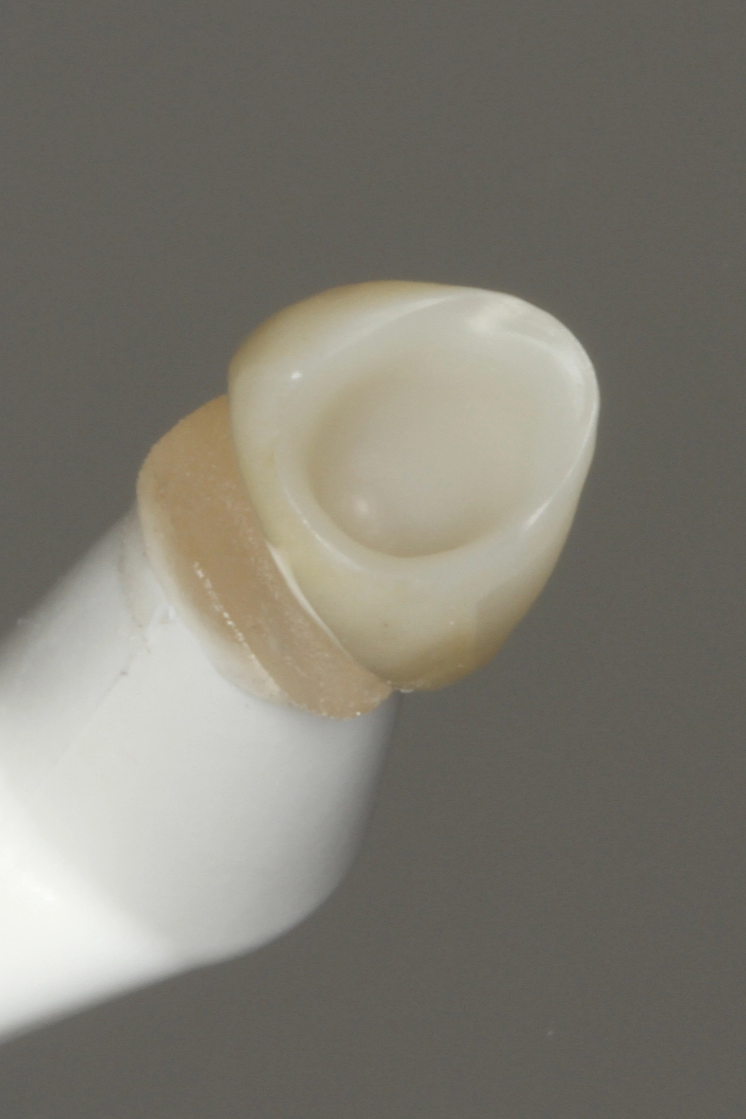 Abb. 17: Tribochemisch silikatisierte Klebeoberfläche.