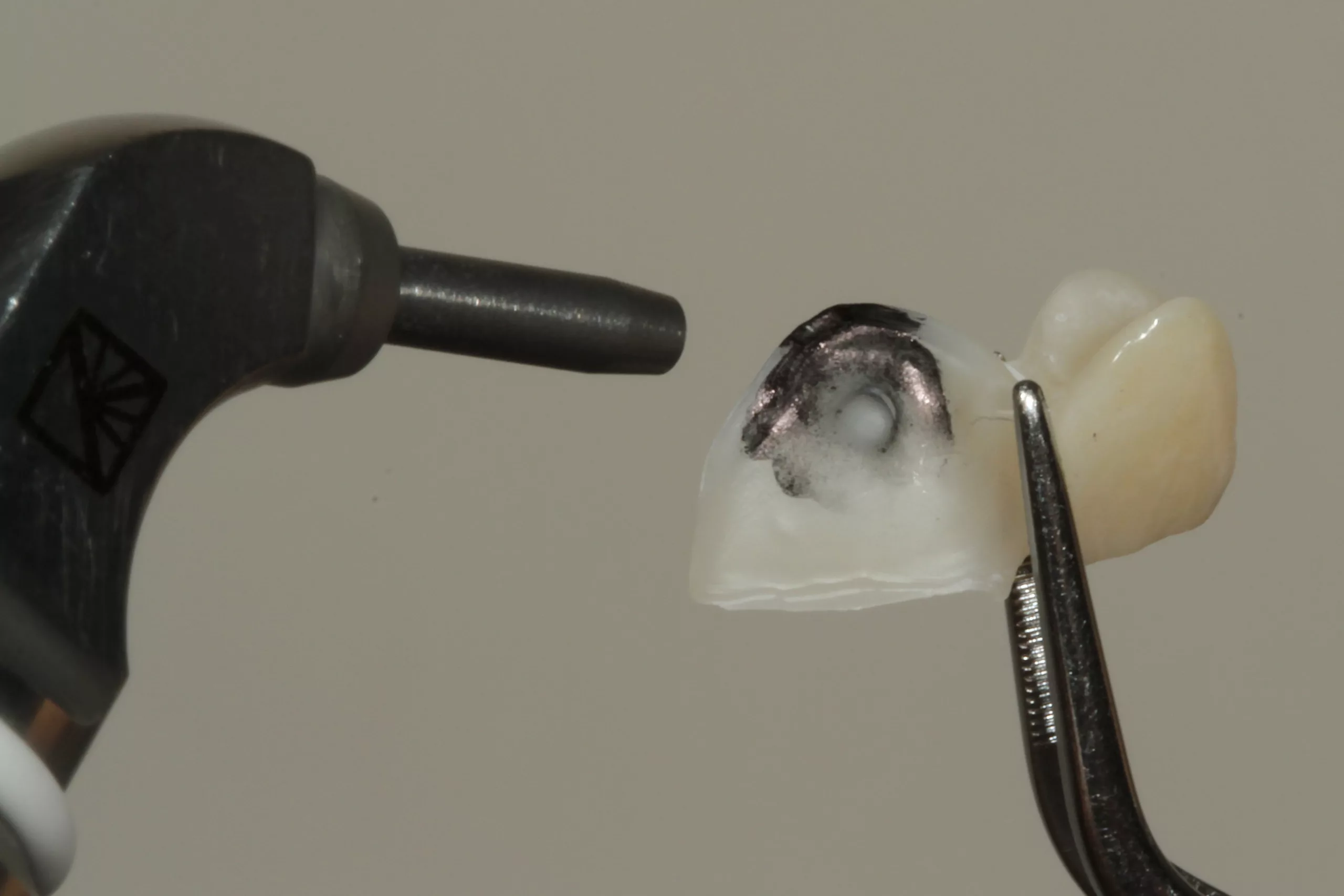 Abb. 40: Chairside Abstrahlen mit CoJet.