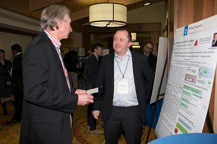 Abb. 8: Posterpräsentation der Forschungsergebnisse Studie 2 im Silicon Valley (USA), 2015.