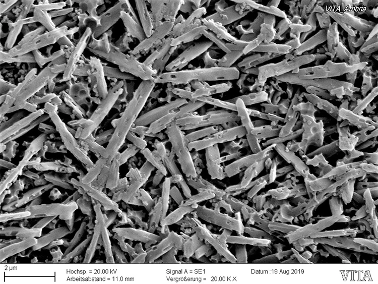 Abb. 2: Struktur eines gepressten Pellets aus VITA Ambria bei 20.000-facher Vergrößerung.