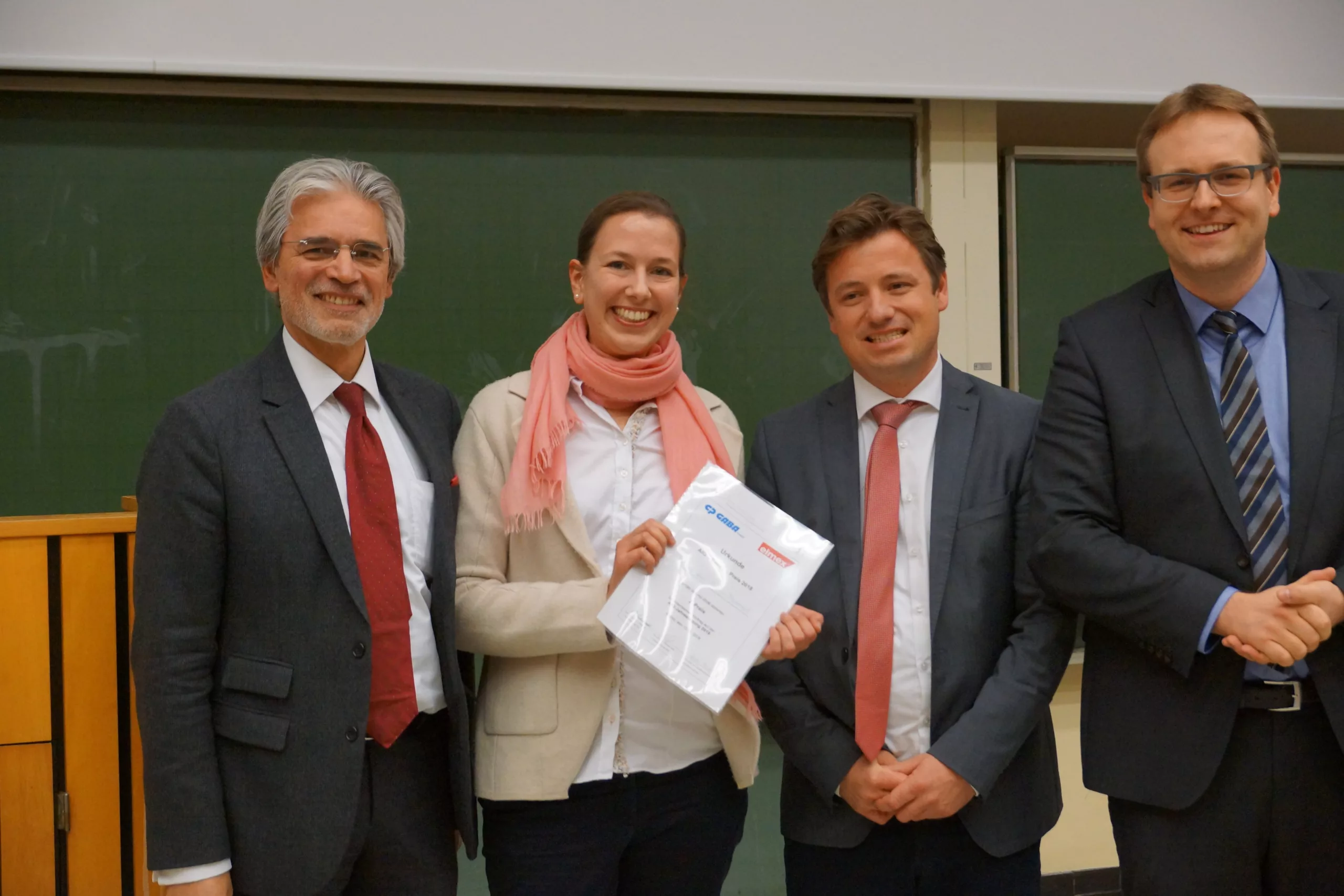 Dr. Svenja Memmert mit dem Vorstand der AfG der DGZMK (Prof. Dr. Dr. Ralf J. Radlanski, Prof. Dr. Michael Wolf und PD Dr. Christian Kirschneck [v. l.]).