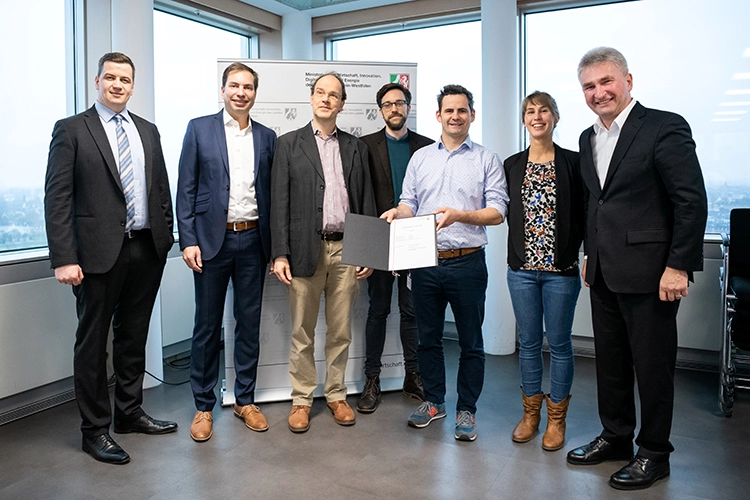 v.l.: Florian Klein (HHVISION), Martin Hennrich (HHVISION), Prof. Dr. Werner Vogd (UW/H), Dr. Jonathan Harth (UW/H), Robert Jänisch (IOX), Alexandra Hofmann (UW/H), Prof. Dr. Andreas Pinkwart (MWIDE).