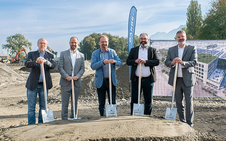 Vlnr.: Wolfgang Reim (CEO Amann Girrbach), Marco Titler (Landesrat für Wirtschaft), Rainer Siegele (Bürgermeister von Mäder), Georg Vallaster (Geschäftsführer Goldbeck Rhomberg), Jan Dietrich Hempel (Geschäftsführer GARBE Industrial Real Estate).