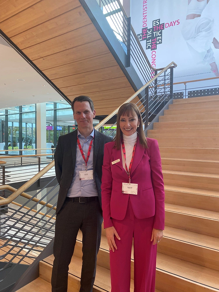 Andreas Utz mit Manuela Gallus, Head of Marketing and Digital Communication.