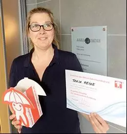 Per iPad die allererste Qualifizierung zur „Expertin für zahnfreundliche Ernährung“ in Deutschland: Tanja Heine aus Celle.