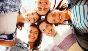 Mit ihrem Azubi-Pakt engagiert sich die BEGO nachhaltig für den Nachwuchs und bietet allen BEGO Kundenlaboren, die junge Zahntechniker ausbilden sowie den Auszubildenden selbst, attraktive Angebote.