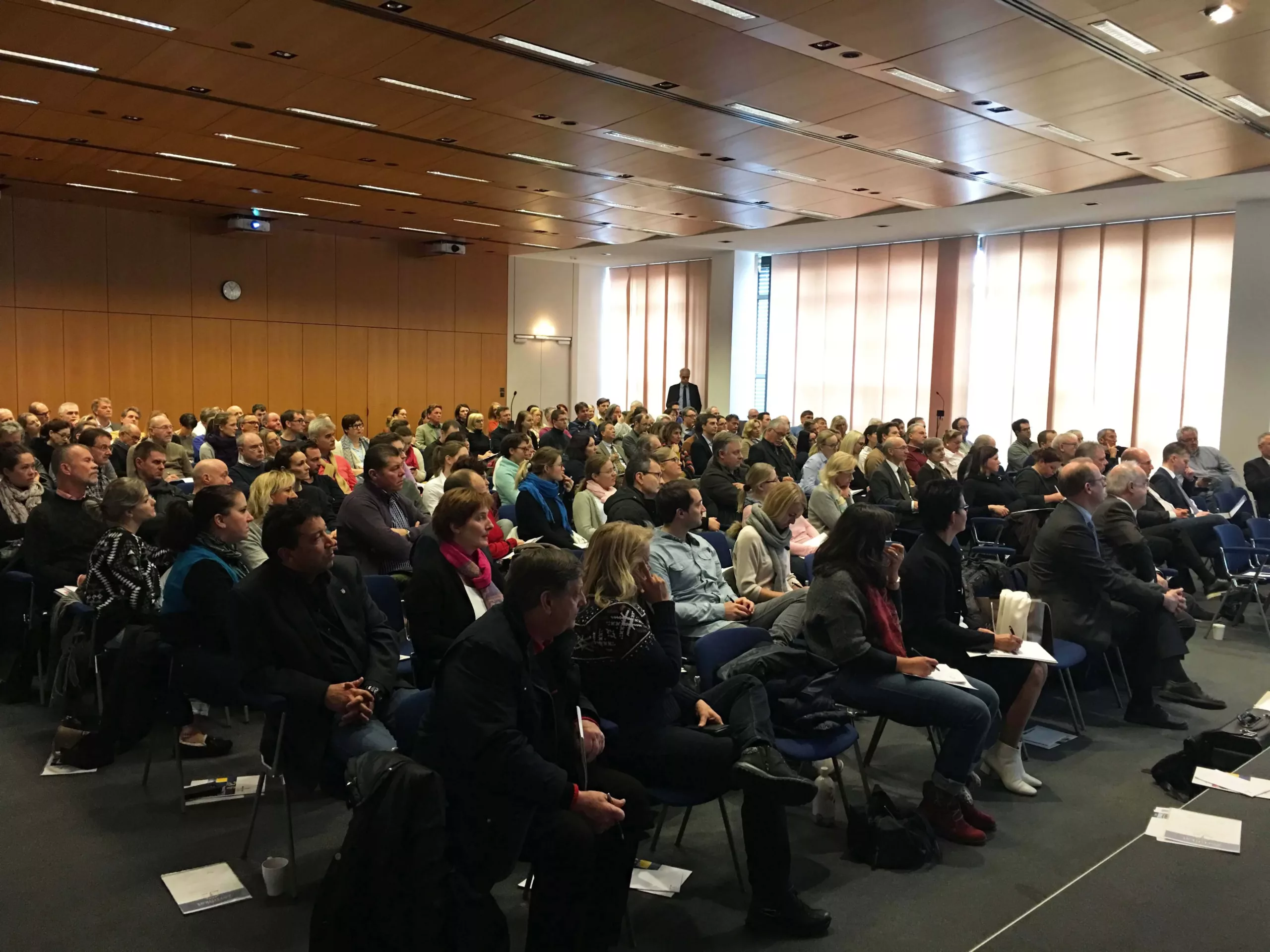 Großes Interesse an der Fortbildungsveranstaltung: „Zahnärztliche Dokumentation – aber rechtssicher“ des BDIZ EDI in München