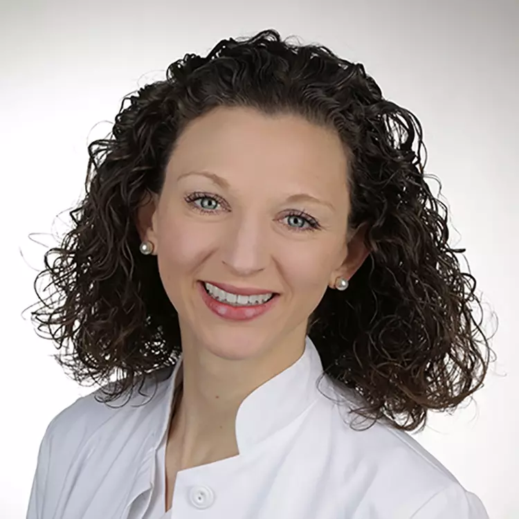 Interview mit Dr. Marie-Luise Bräuer
Poliklinik für Zahnärztliche Prothetik,
Uniklinik Regensburg.