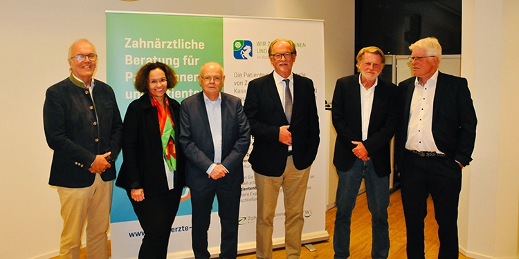 Begutachtungsstelle (v.l.n.r): Jost Rieckesmann, Präsident der ZÄKWL, Dr. Sinje Trippe-Frey, Vorstandsmitglied der ZÄKWL,  Dr. Stefan Scholle, Heinz-Jürgen Papendorf, Dr. Jochen Ridder, Richter am Verwaltungsgericht Münster a. D., Dr. Joachim Steinbrink