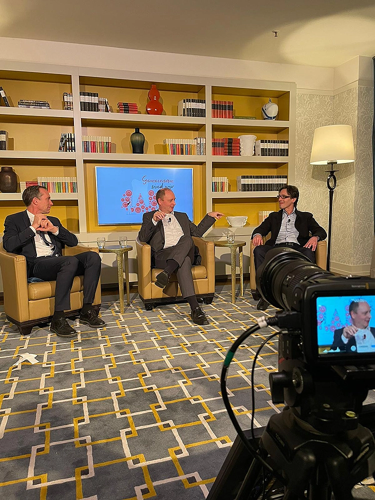 Tagungspräsident Prof. Dr. Dr. Tom Beikler mit Prof Dr. David Sonntag (l.) und Dr. Tom Schloss, M.Sc. (r.).