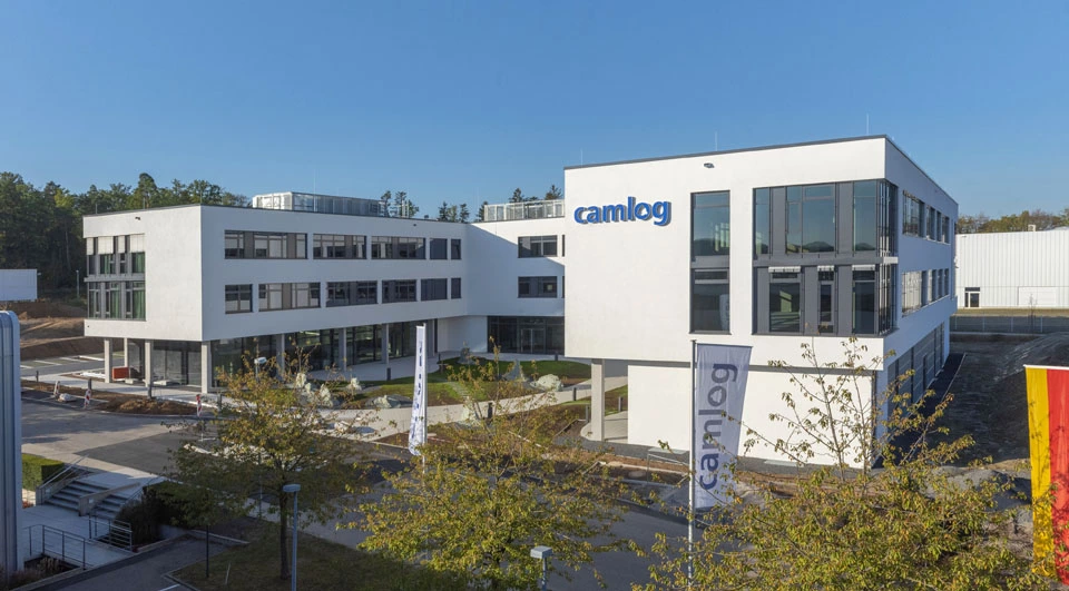 Außenansicht des neuen CAMLOG Vertriebsgebäudes.