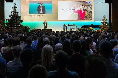 CEO Markus Heinz blickte gemeinsam mit den Mitarbeitenden auf ein erfolgreiches und besonderes Jahr zurück.